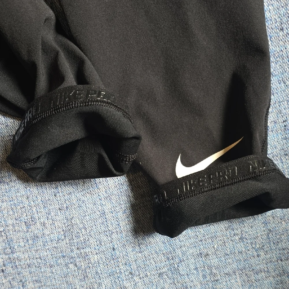 EUC - Nike Black Boys' Pro 3/4 Compression Leggings, Size M